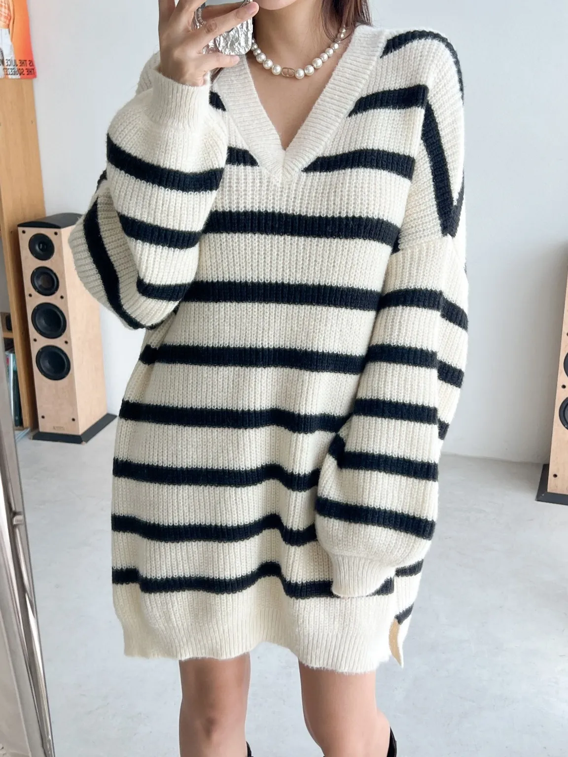 Vネックスリットボーダーニットミニワンピース | 詳細画像1