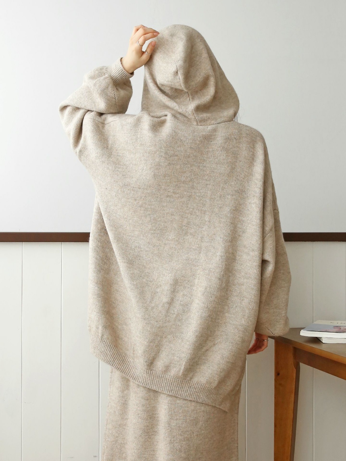 ウール混パンチングアンバランスルーズフードニット | 詳細画像4