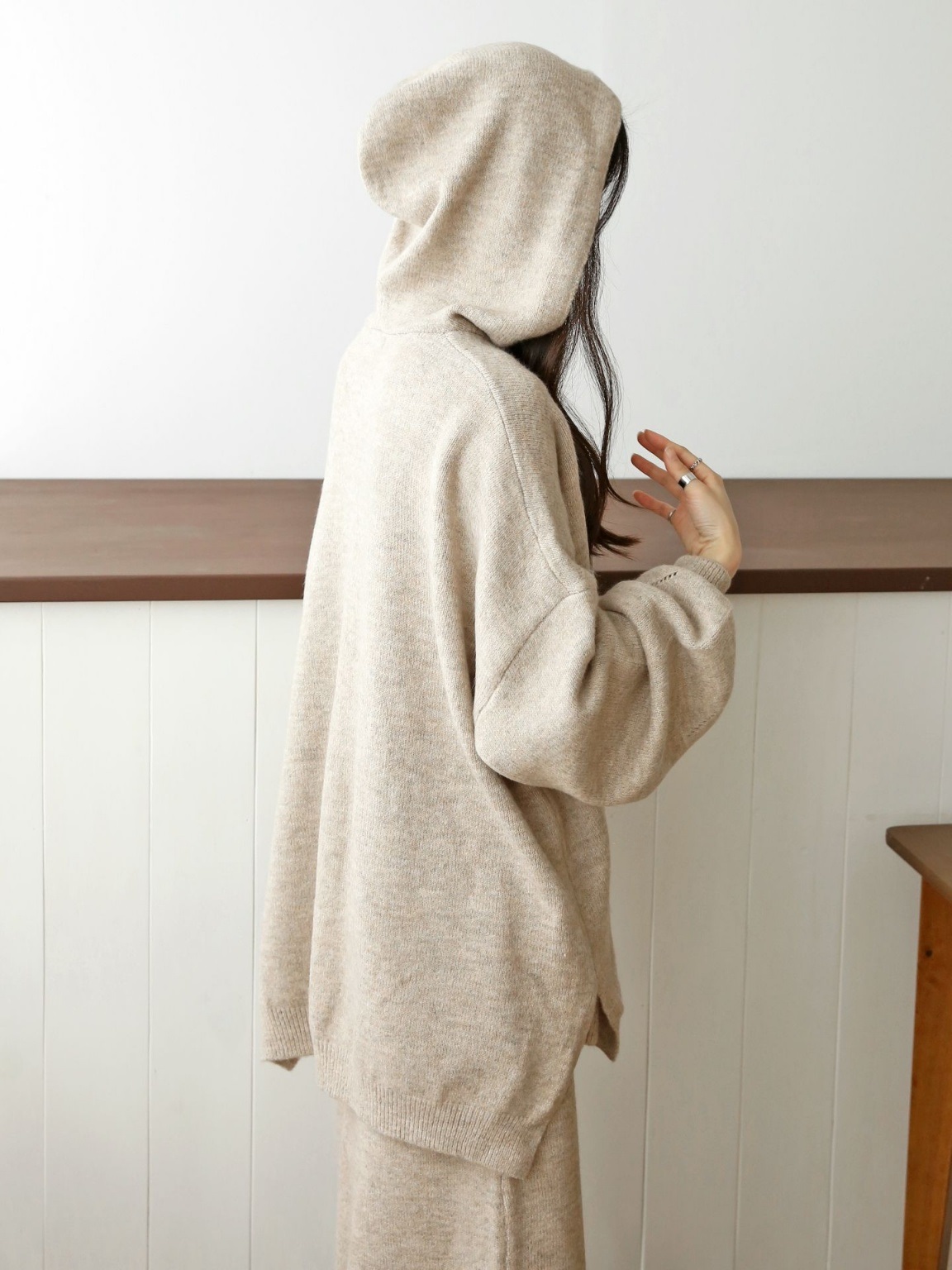 ウール混パンチングアンバランスルーズフードニット | 詳細画像12