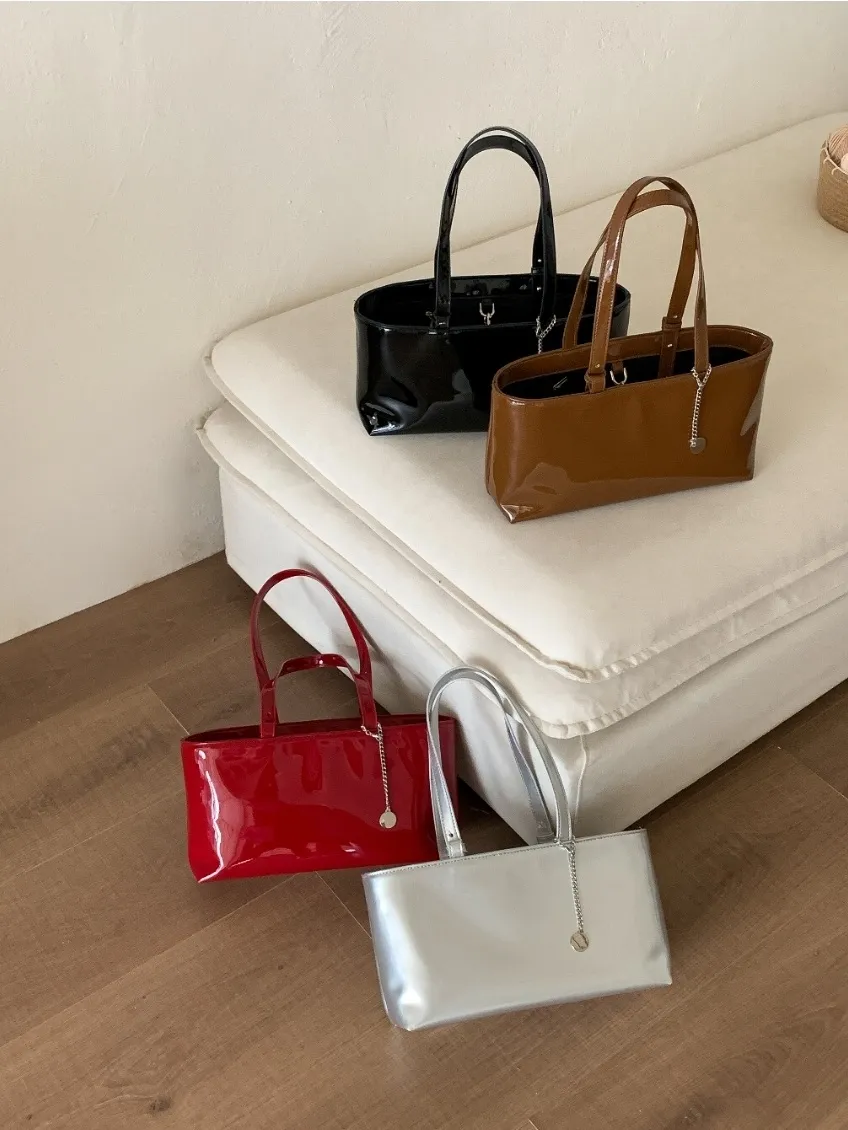 コインチャーム付エナメル調トートバッグ | 詳細画像1