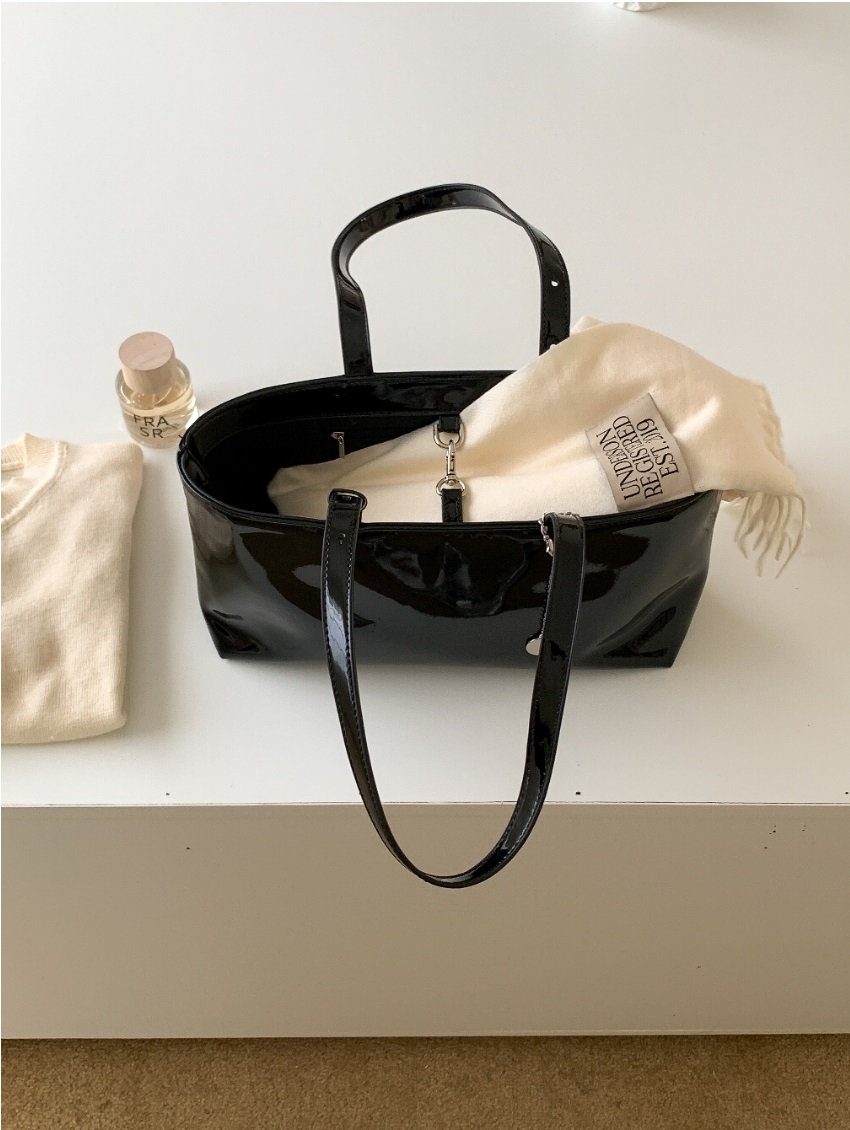 コインチャーム付エナメル調トートバッグ | 詳細画像9