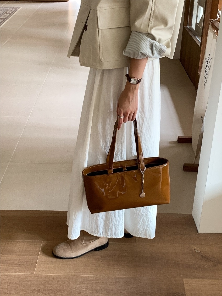 コインチャーム付エナメル調トートバッグ | 詳細画像12