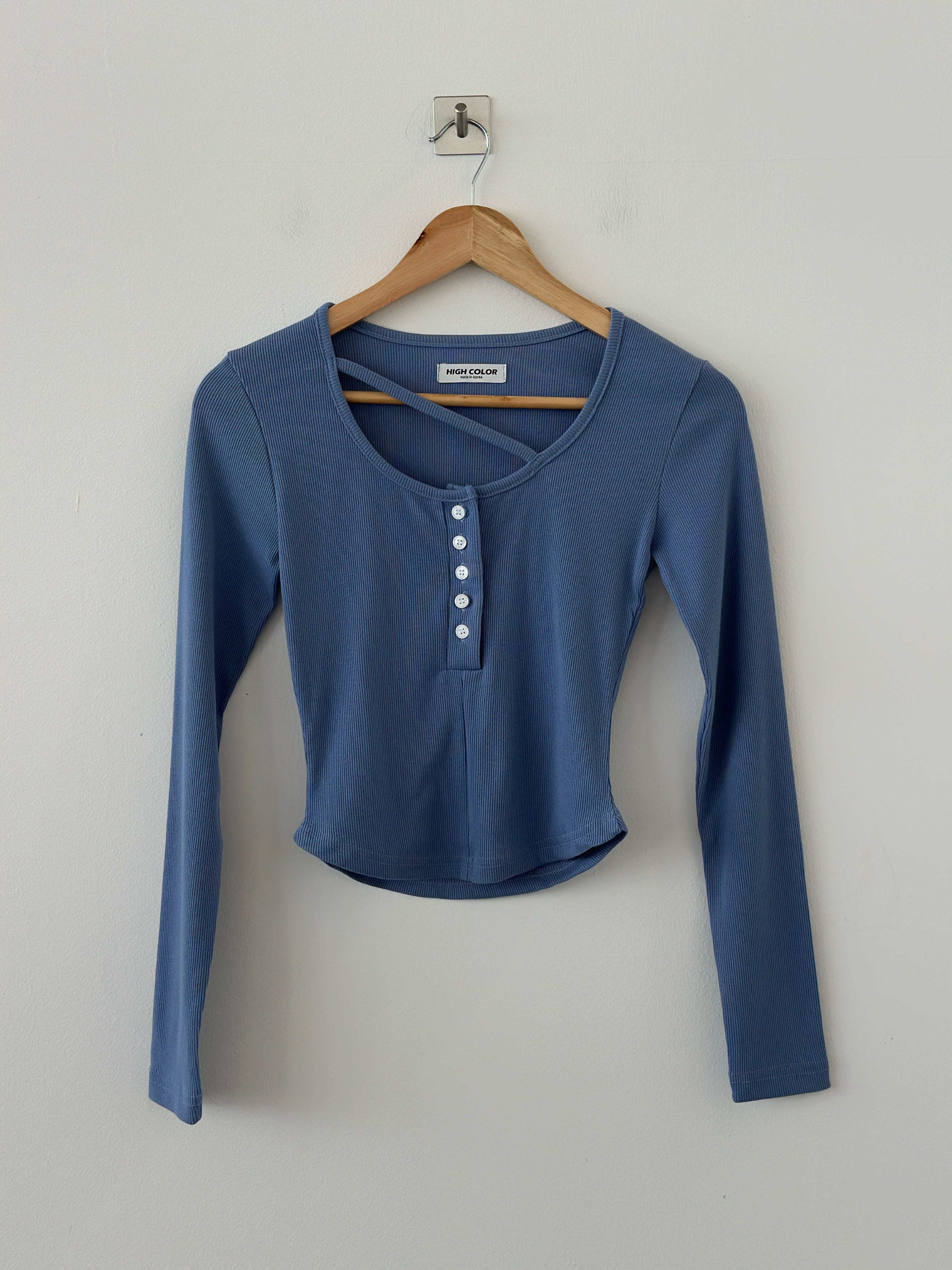 ストラップヘンリーネッククロップドリブTシャツ | 詳細画像14