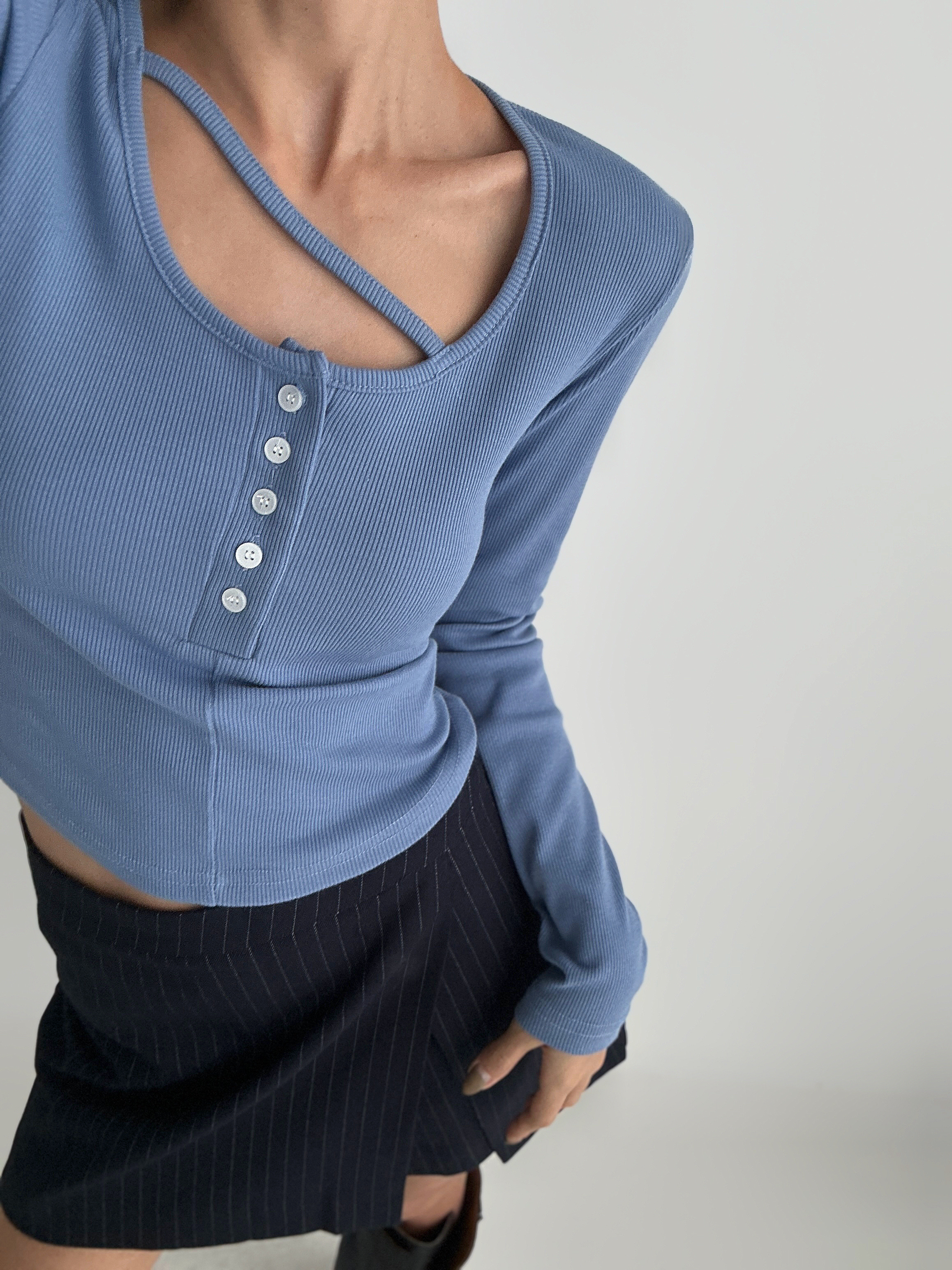 ストラップヘンリーネッククロップドリブTシャツ | 詳細画像12