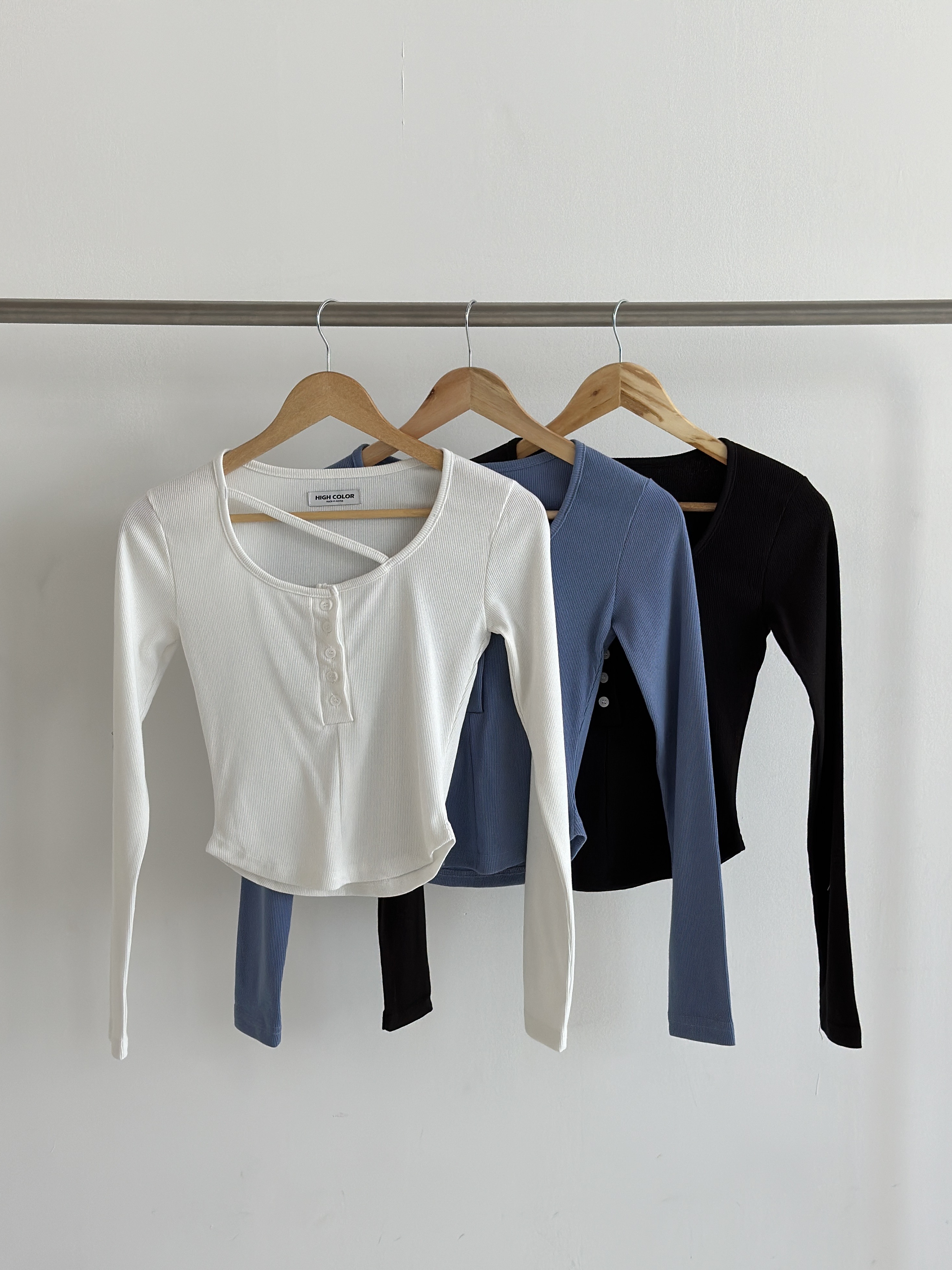 ストラップヘンリーネッククロップドリブTシャツ | 詳細画像13