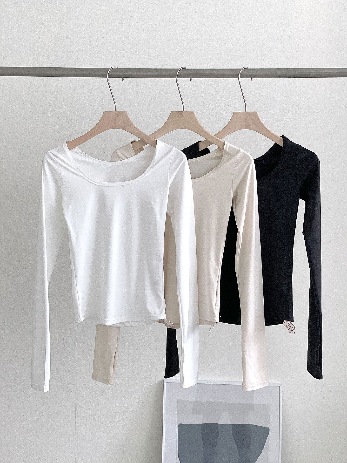 UネックスリムクロップドTシャツ | 詳細画像2