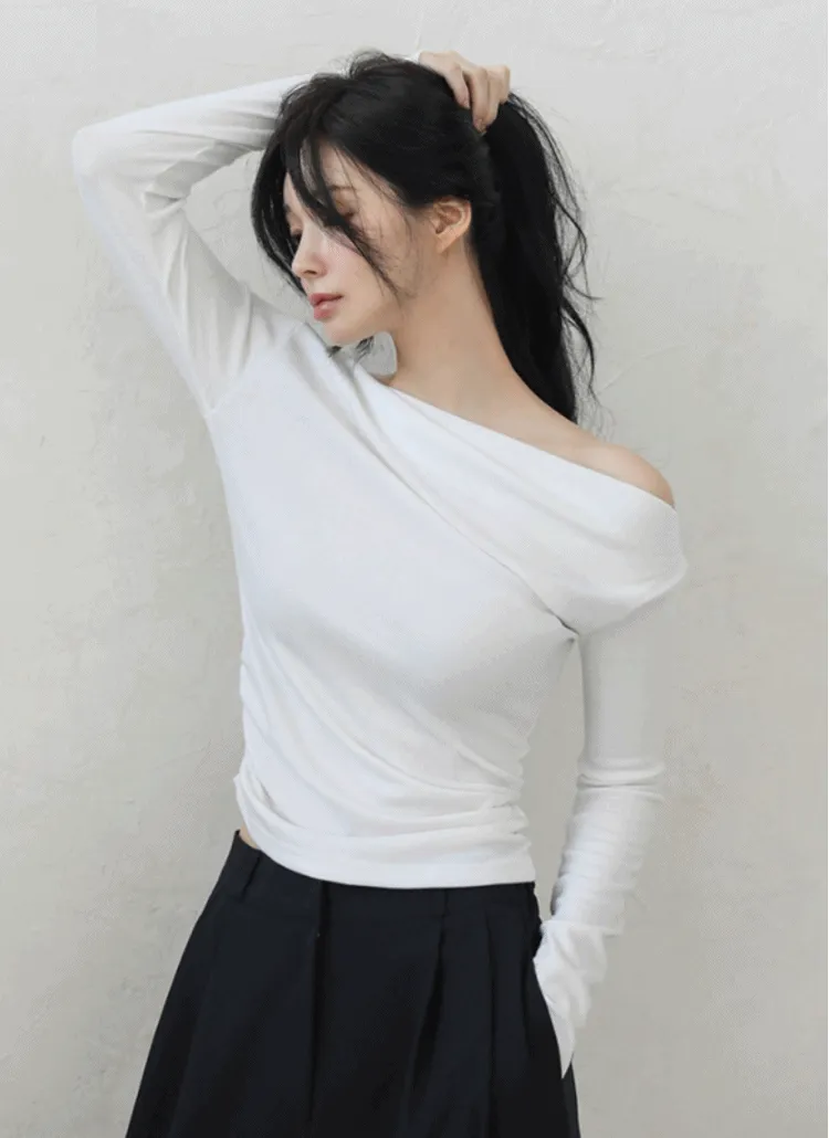 オフショルサイドシャーリングTシャツ | arima | 詳細画像1