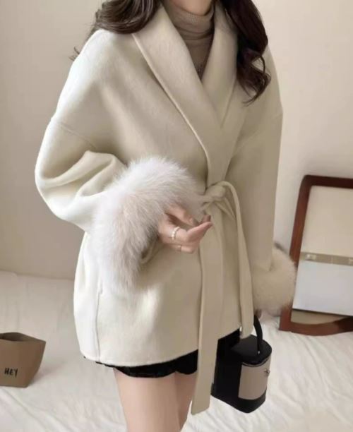 新品未使用タグ付き♡DHOLIC リボンネックエコファー付きウールコート DHOLIC リボンネックエコファー付きウールコート - メルカリ