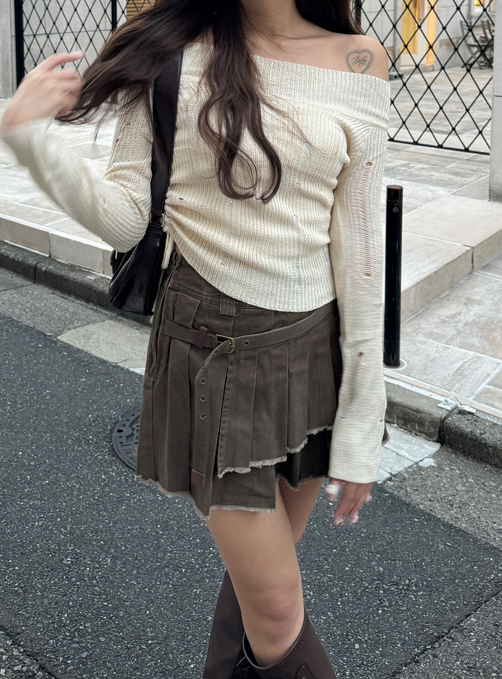 オフショルダメージシャーリングニット | 詳細画像11