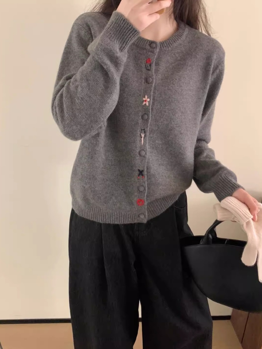 マルチ刺繍くるみボタンカーディガン | 詳細画像2