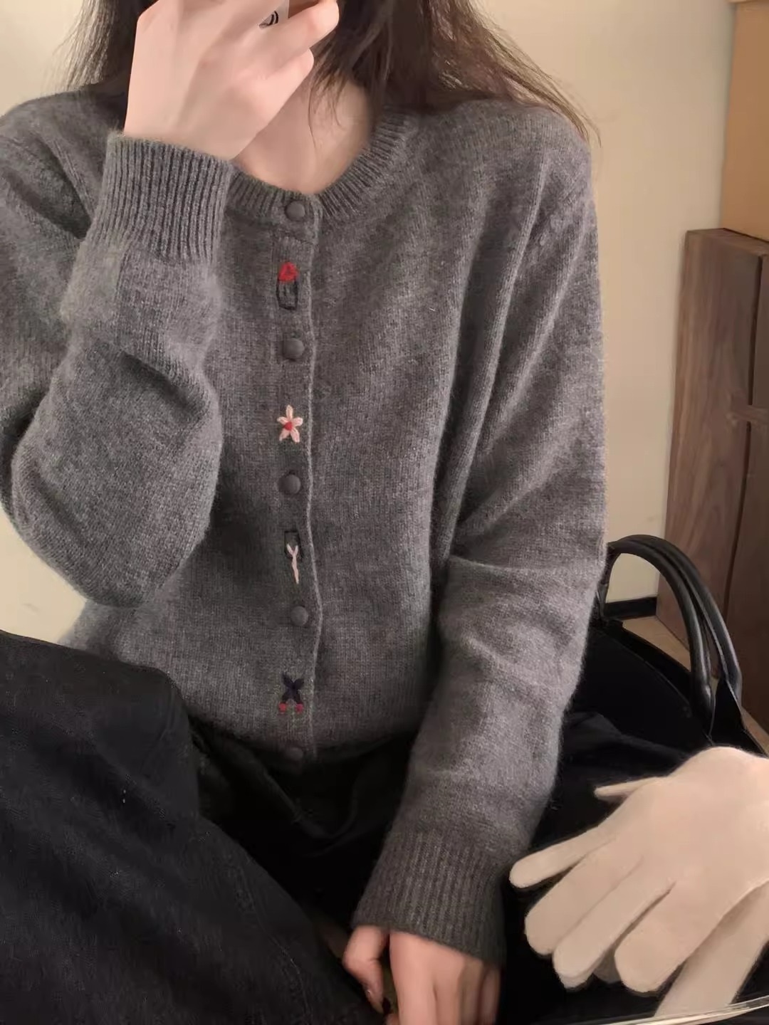 マルチ刺繍くるみボタンカーディガン | 詳細画像4