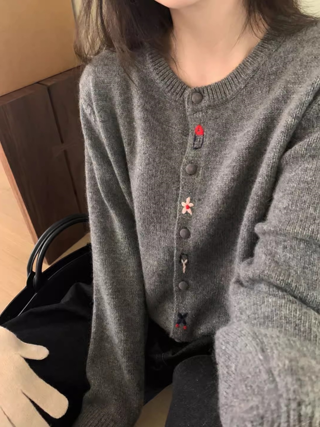 マルチ刺繍くるみボタンカーディガン | 詳細画像6