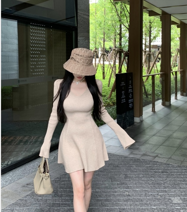 Vネックスリムリブニットミニワンピース | 詳細画像8