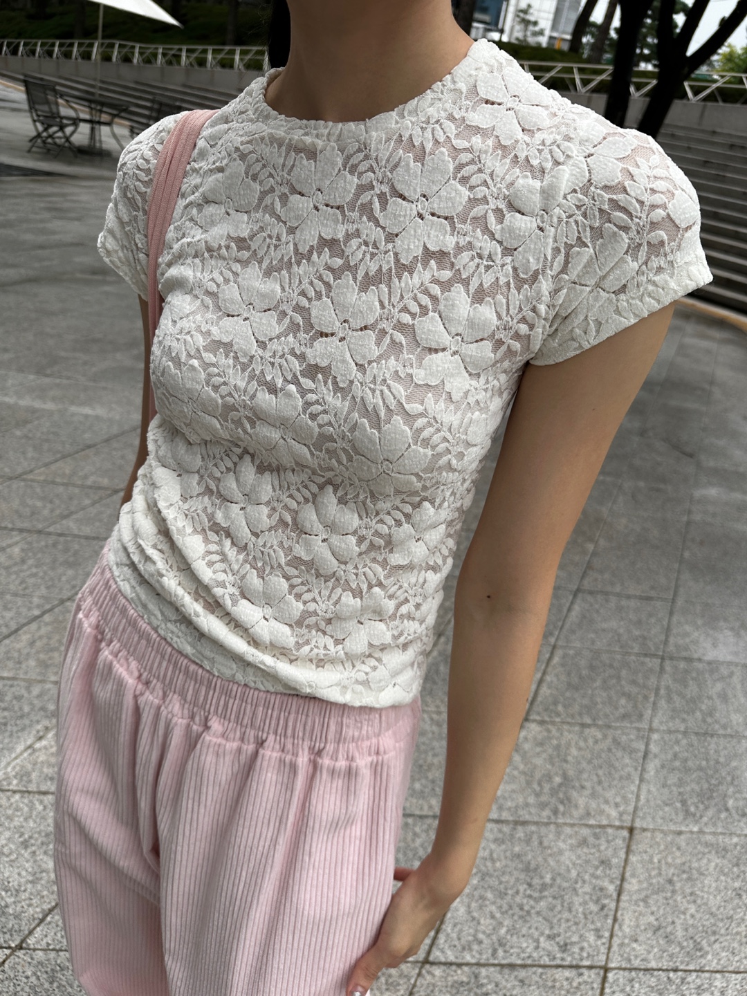 エンボス花柄レースショートスリーブTシャツ | 詳細画像3