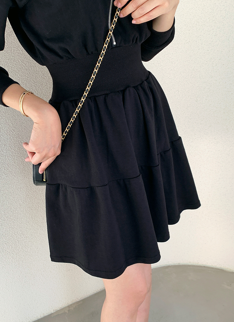 【美品】シェリエ sheller バックZIPスウェットミニワンピース ブラック シェリエ sheller バックZIPスウェットミニワンピース フリル ブラック