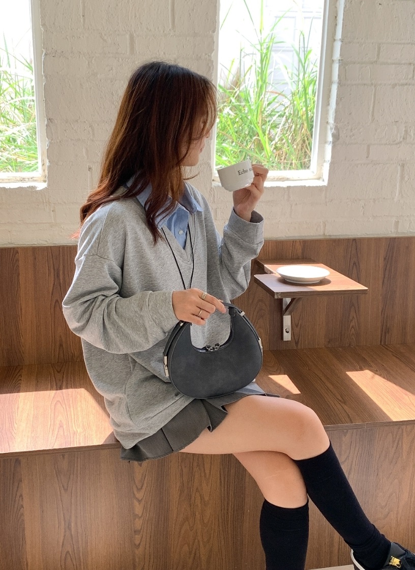 シルバーバックルスエード調ハーフムーンバッグ | 詳細画像4