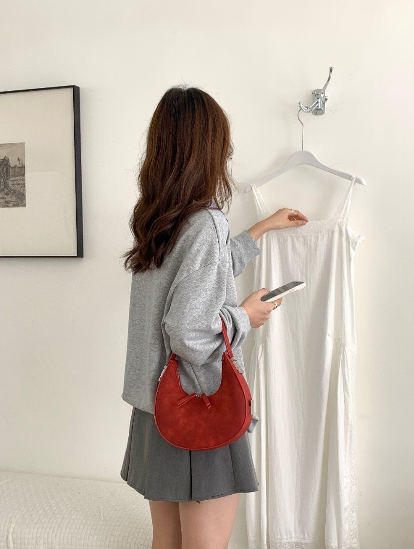 シルバーバックルスエード調ハーフムーンバッグ | 詳細画像5