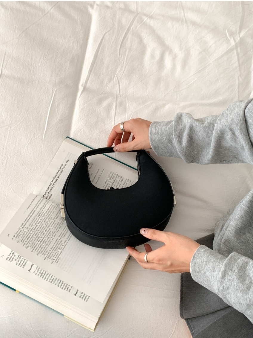 シルバーバックルスエード調ハーフムーンバッグ | 詳細画像9