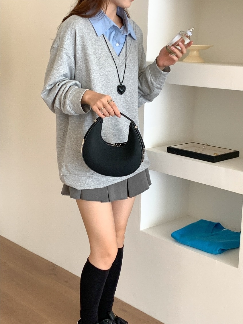 シルバーバックルスエード調ハーフムーンバッグ | 詳細画像10