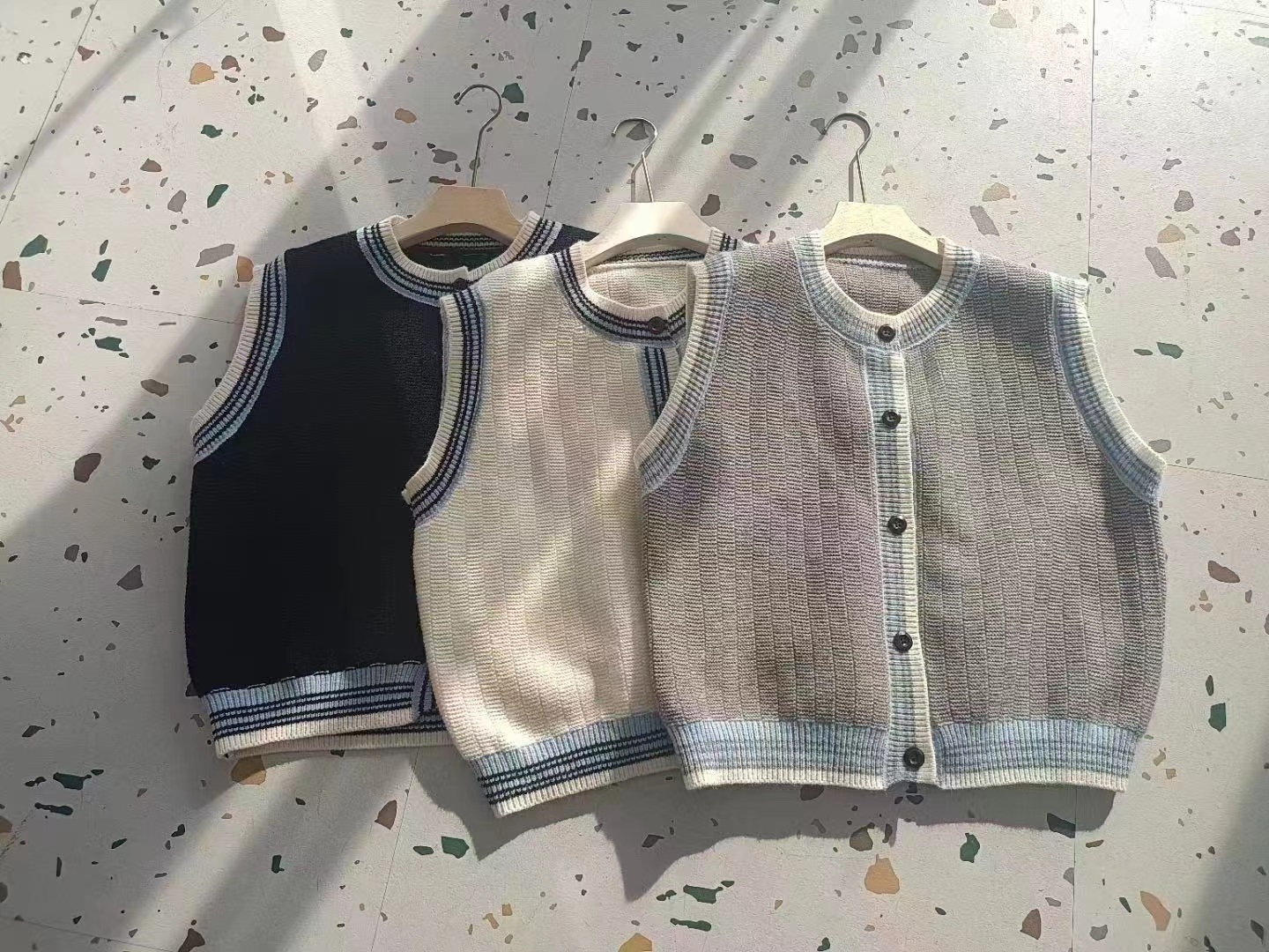 ウール混配色ラウンドボタンニットベスト | 詳細画像4