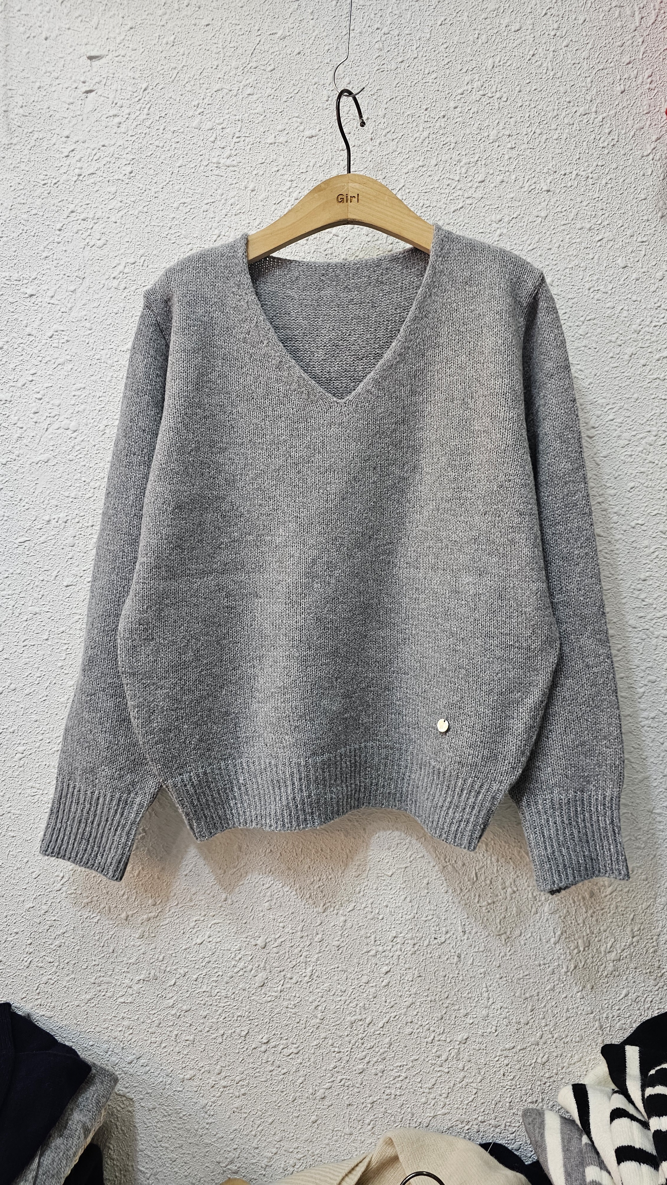 ストラップ付アンゴラ混チャームVネックニット | 詳細画像6