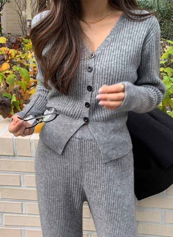 専用になります。 針抜きVネックニットカーディガン/AMERICAN HOLIC（アメリカン