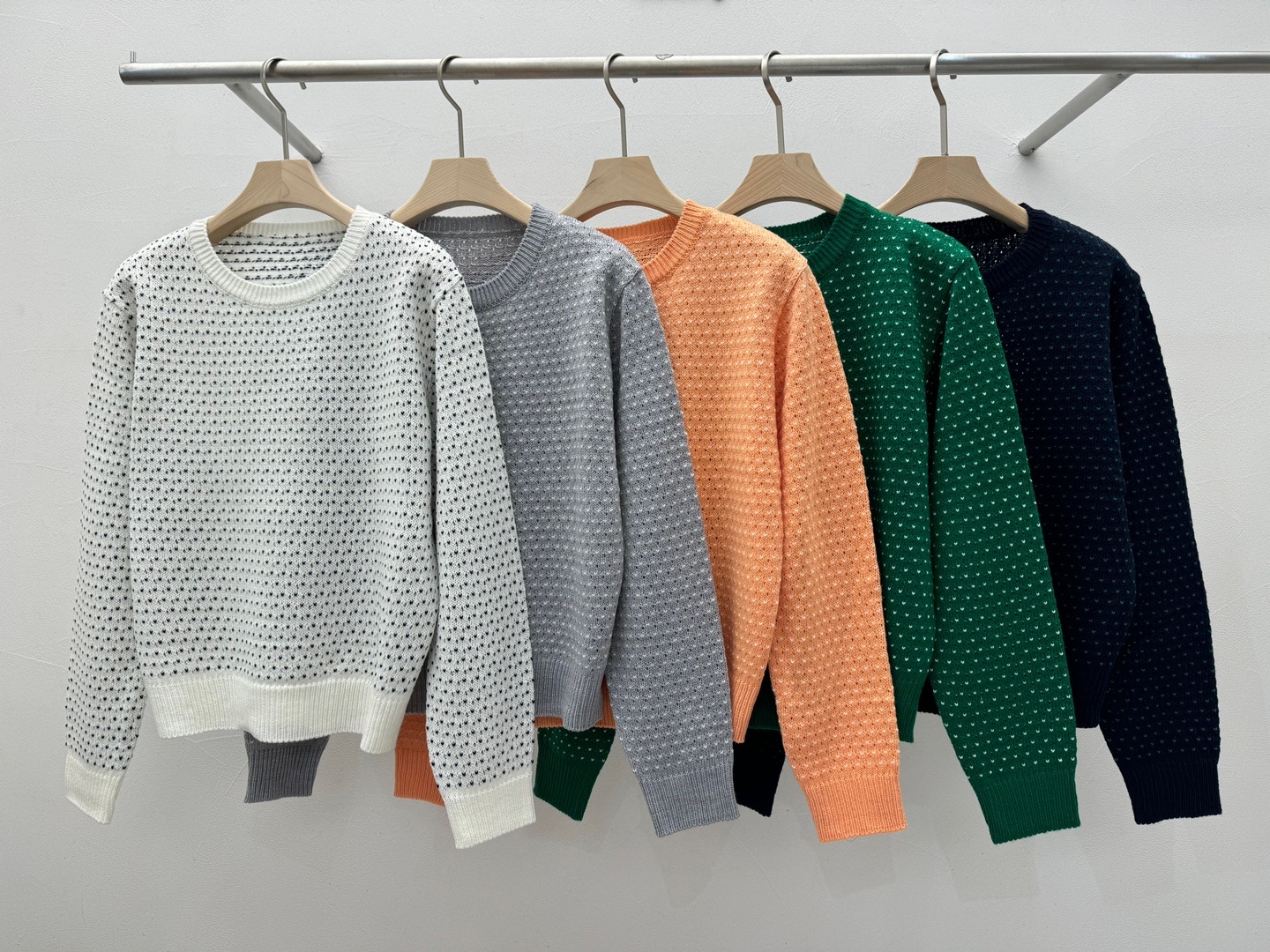 ドットパンチングラウンドネックニット | 詳細画像2