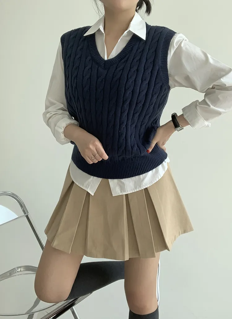 Vネッククロップドケーブルニットベスト | paknamae | 詳細画像1