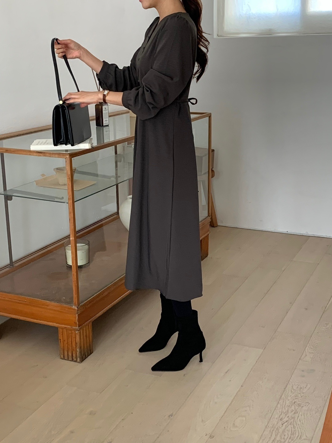 Vネックハーフくるみボタンリボンワンピース | 詳細画像2