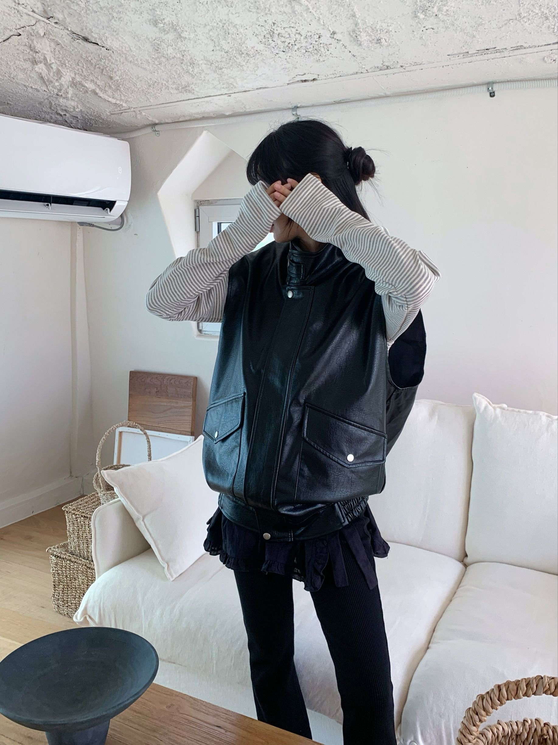 レザー調ボタンハイネックフラップベスト | 詳細画像5