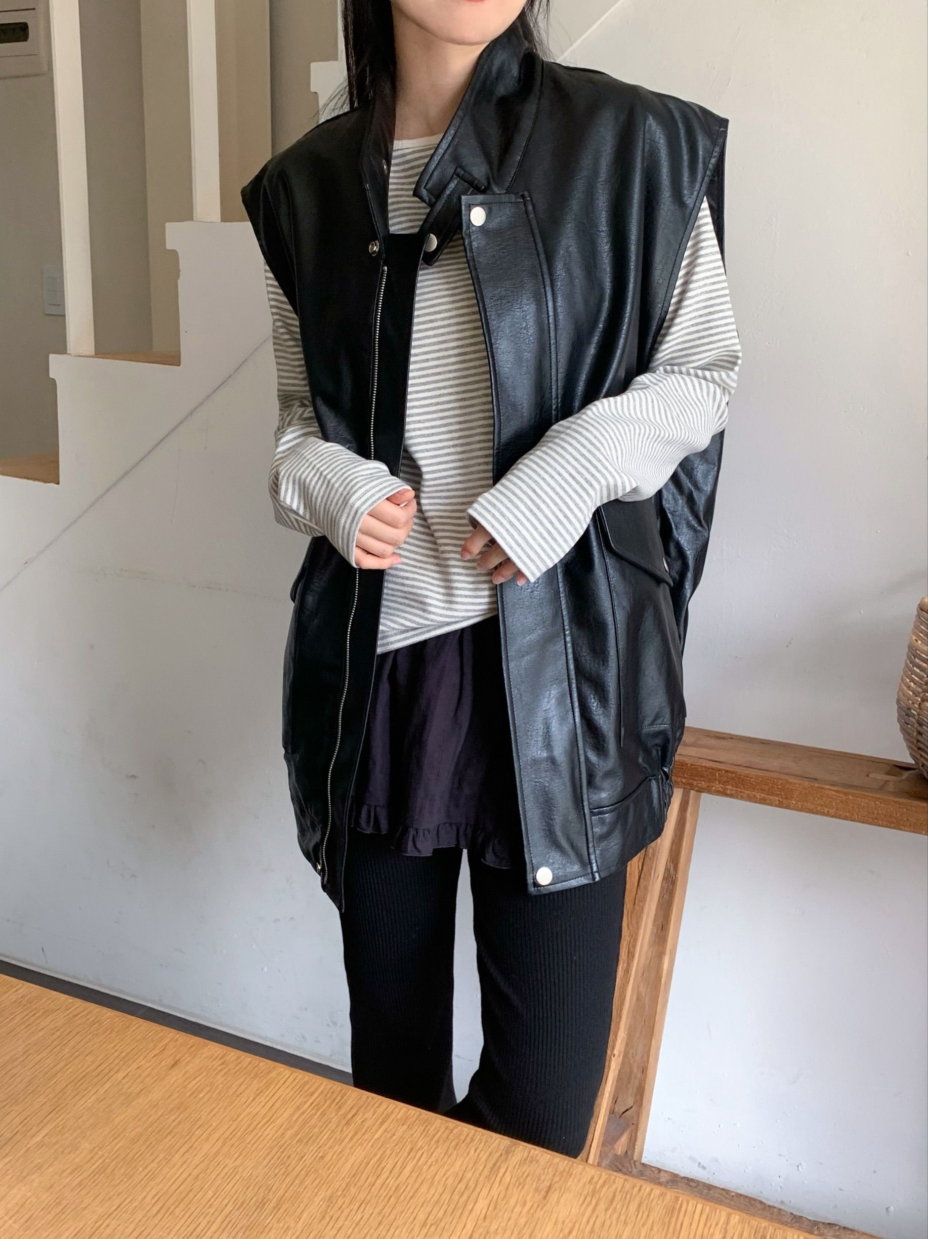 レザー調ボタンハイネックフラップベスト | 詳細画像8