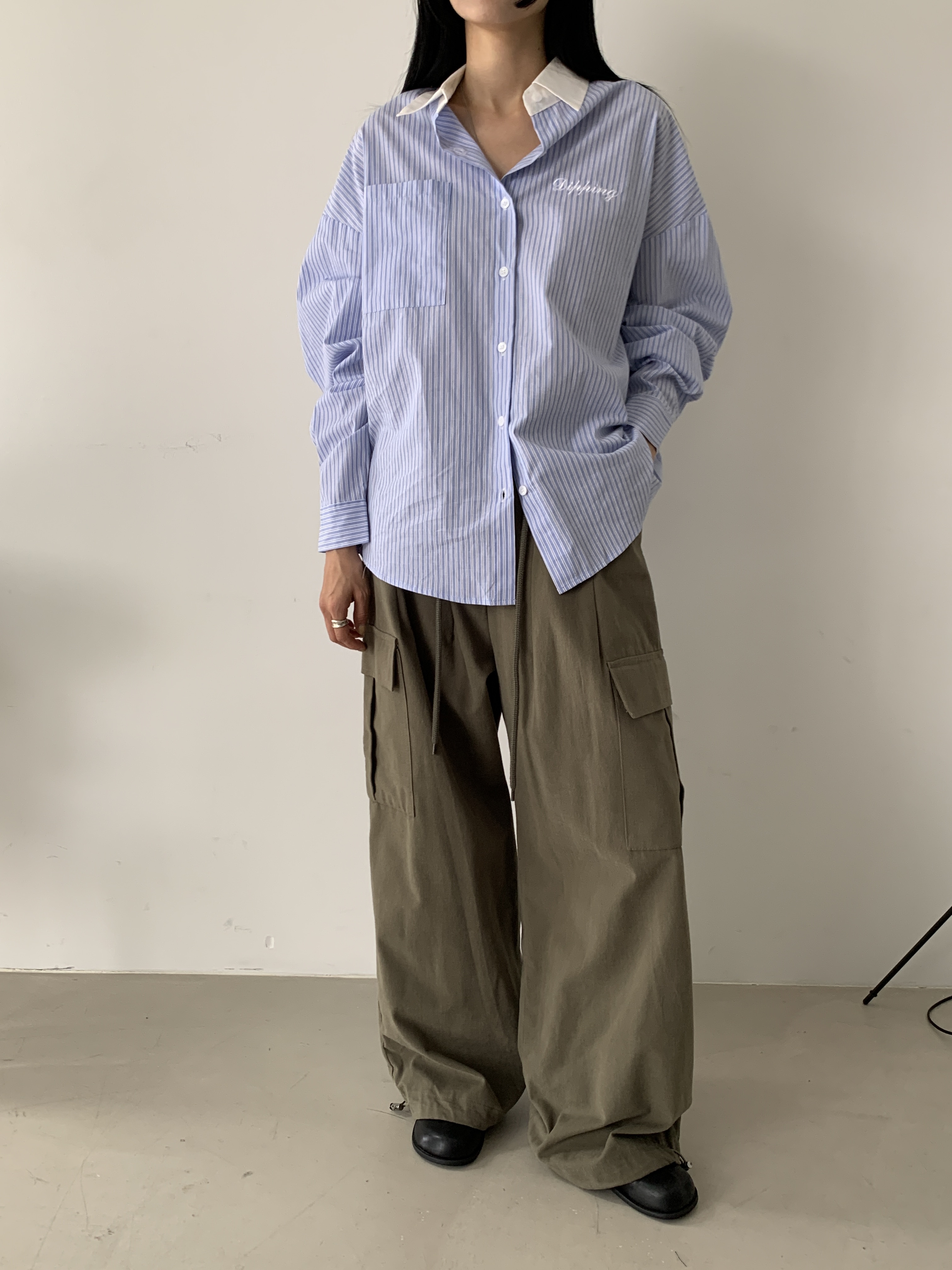 配色刺繍ロゴワンポケットストライプシャツ | 詳細画像2