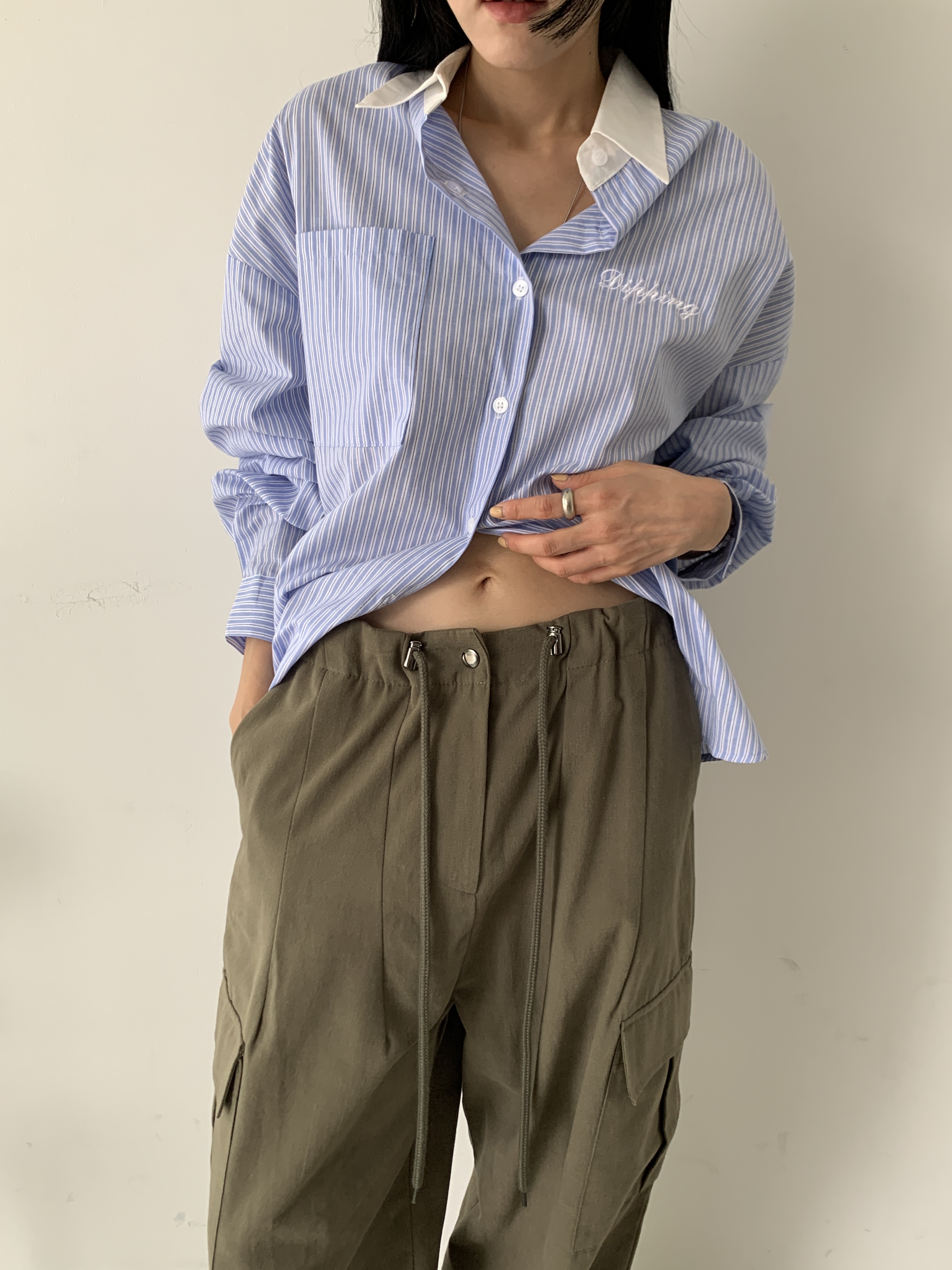 配色刺繍ロゴワンポケットストライプシャツ | 詳細画像6