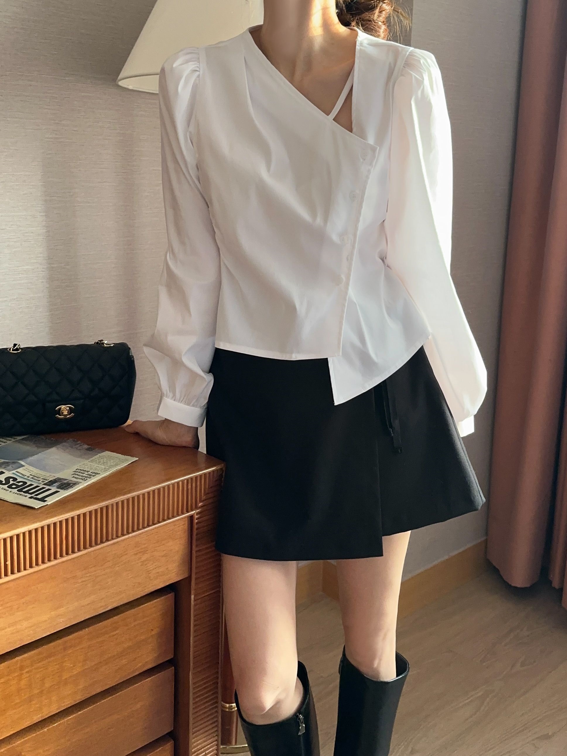 ストラップ付アンバランスネックボタンパフブラウス | 詳細画像10