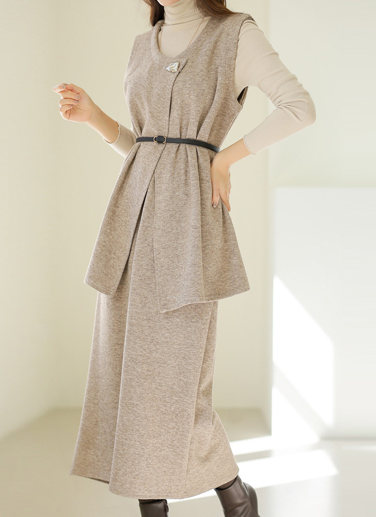 タートルネックニット&ブローチベルトベスト&ロングスカートSET