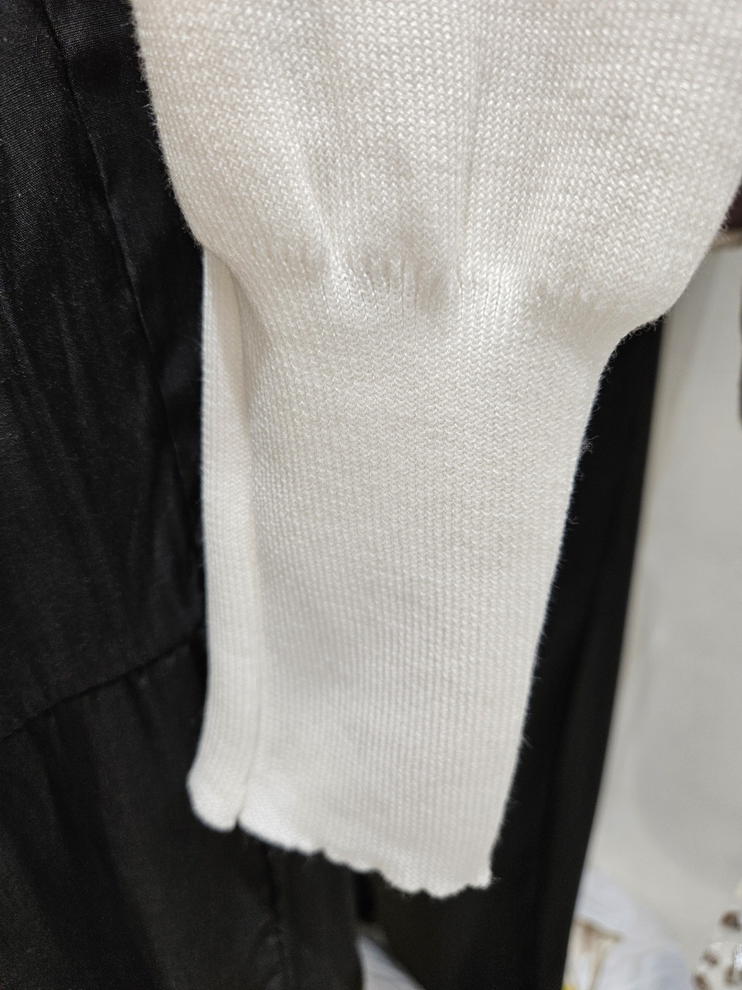 Vネックゴールドボタンパフカーディガン | 詳細画像21