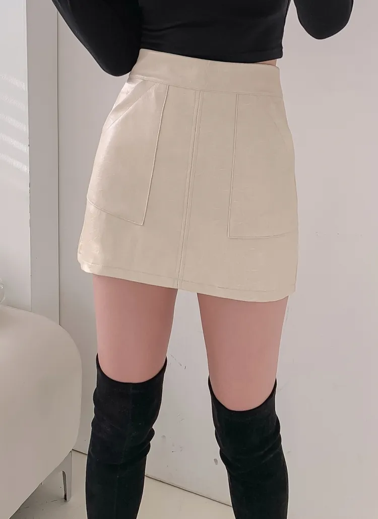 パンツ裏地ポケットレザー調ミニスカート | 詳細画像1