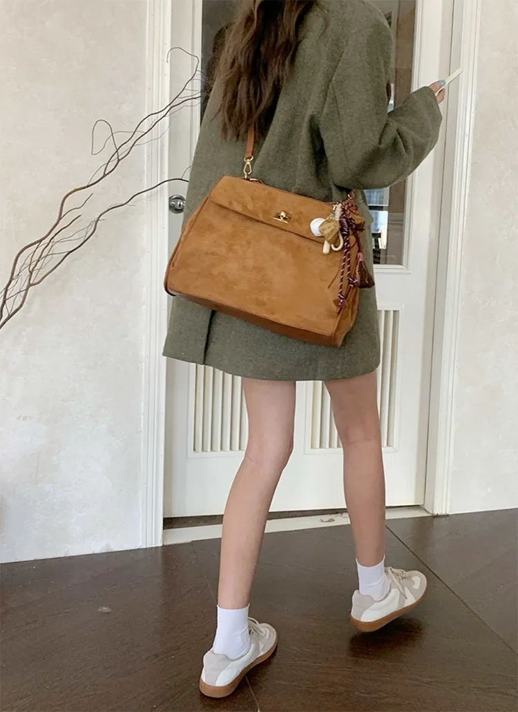 タグ付2WAYスエード調バックルフラップバッグ | 詳細画像1