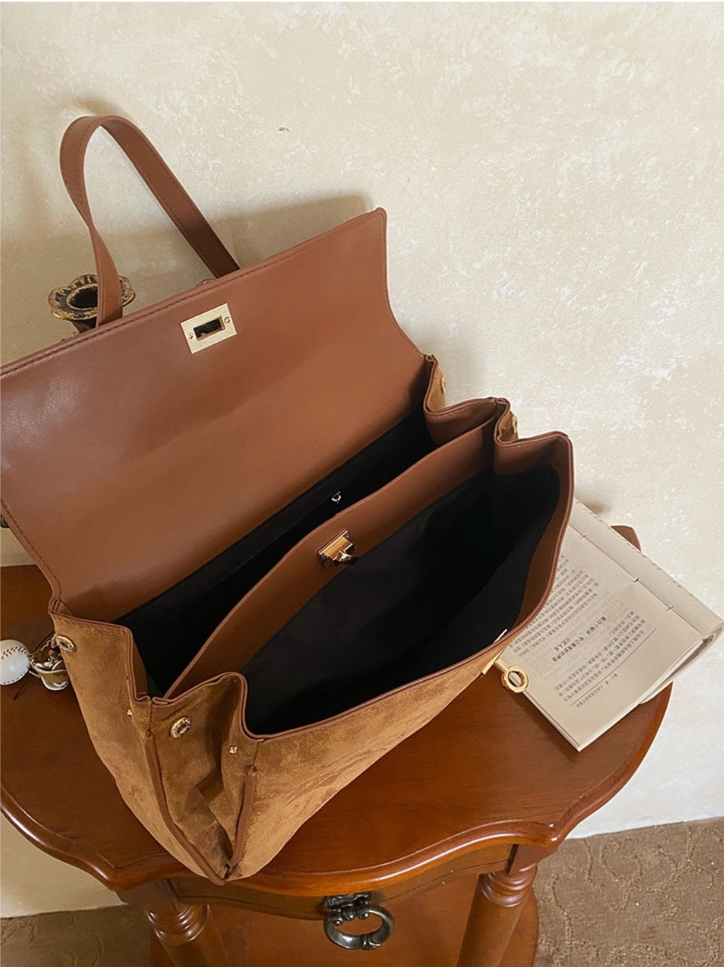 タグ付2WAYスエード調バックルフラップバッグ | 詳細画像15