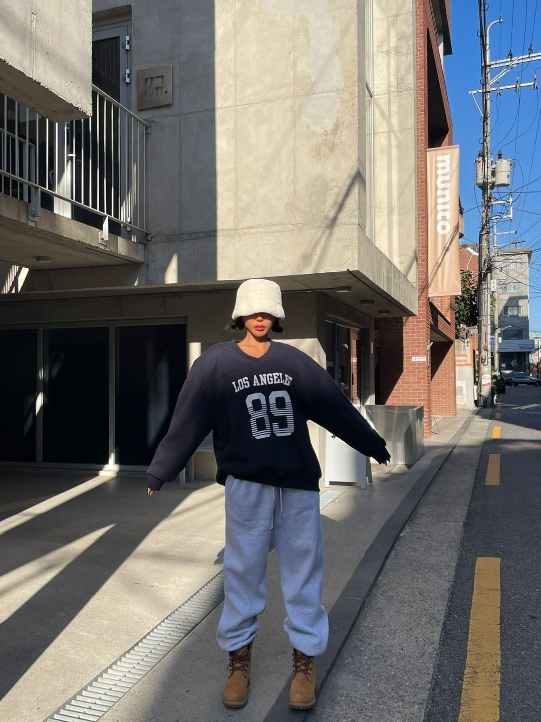 裏起毛89ロゴVネックボクシースウェット | レディース