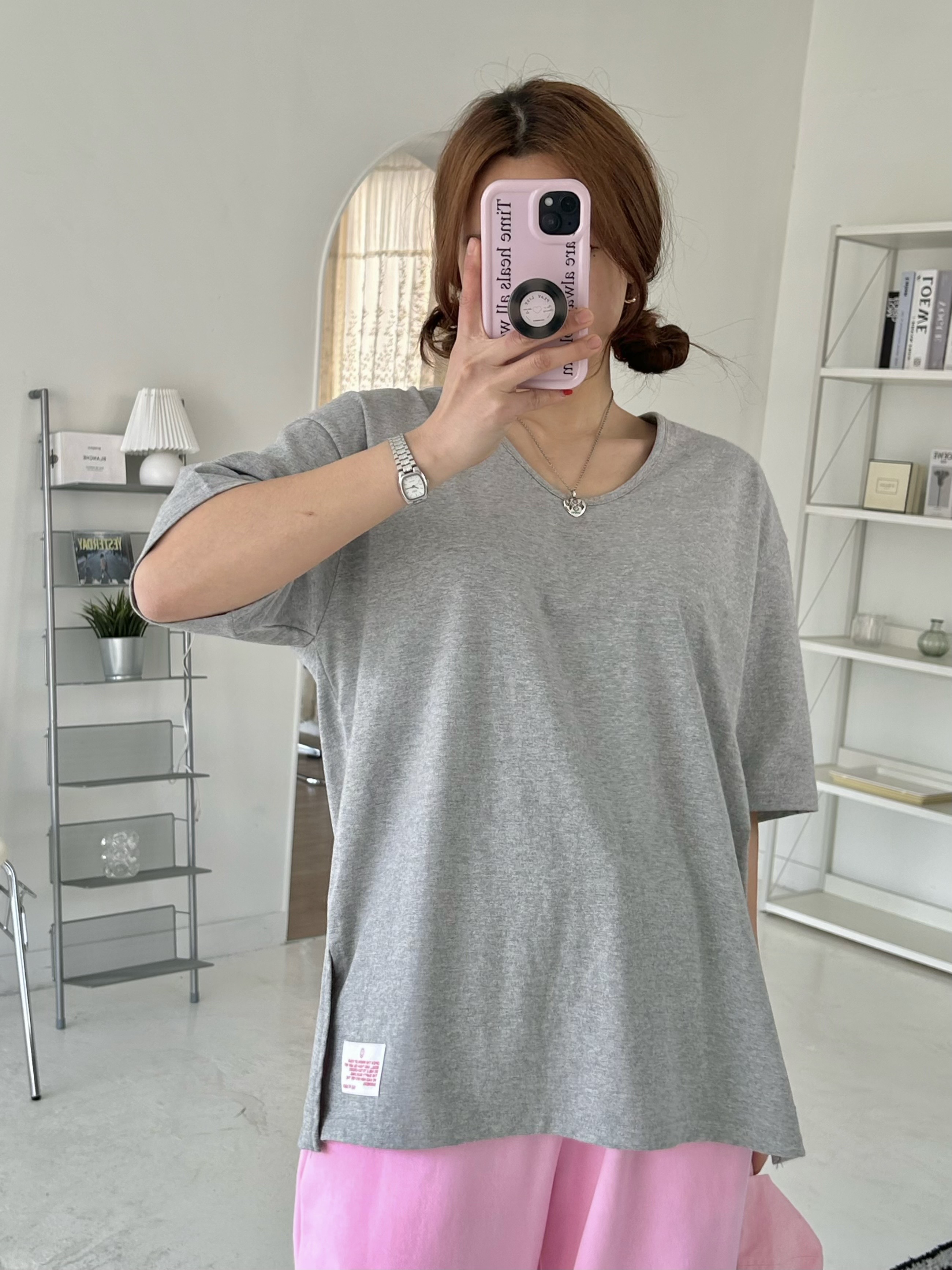 レッドレタリングパッチUネック半袖Tシャツ | 詳細画像2