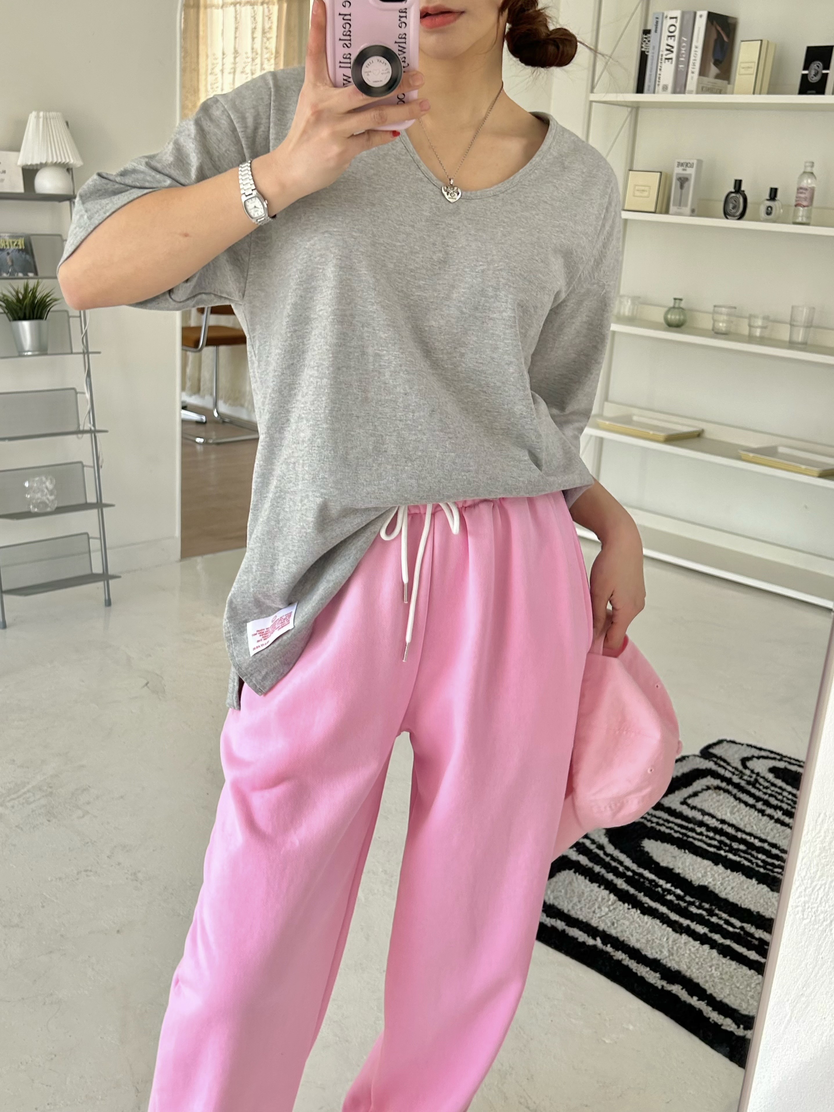 レッドレタリングパッチUネック半袖Tシャツ | 詳細画像3