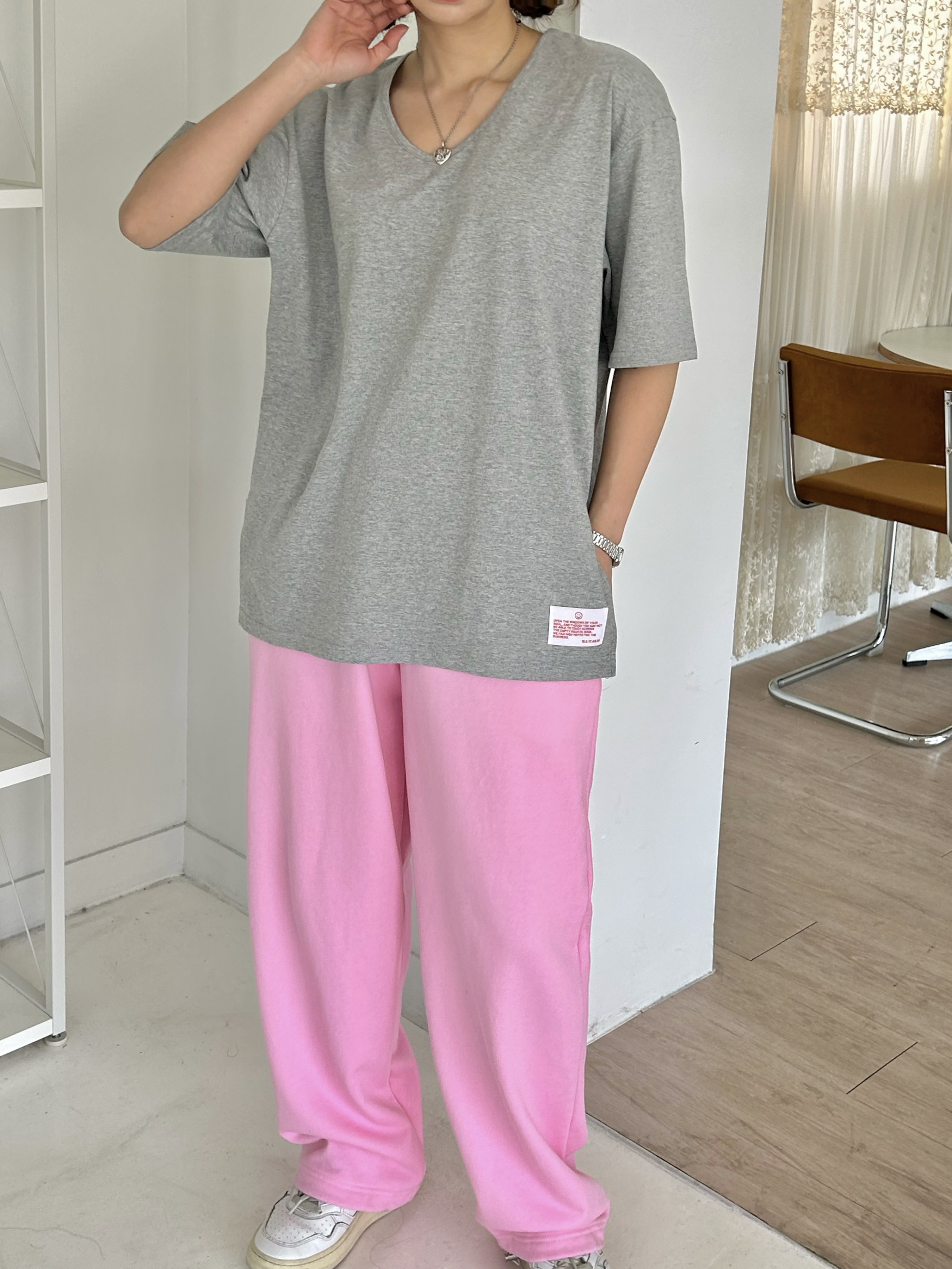 レッドレタリングパッチUネック半袖Tシャツ | 詳細画像8