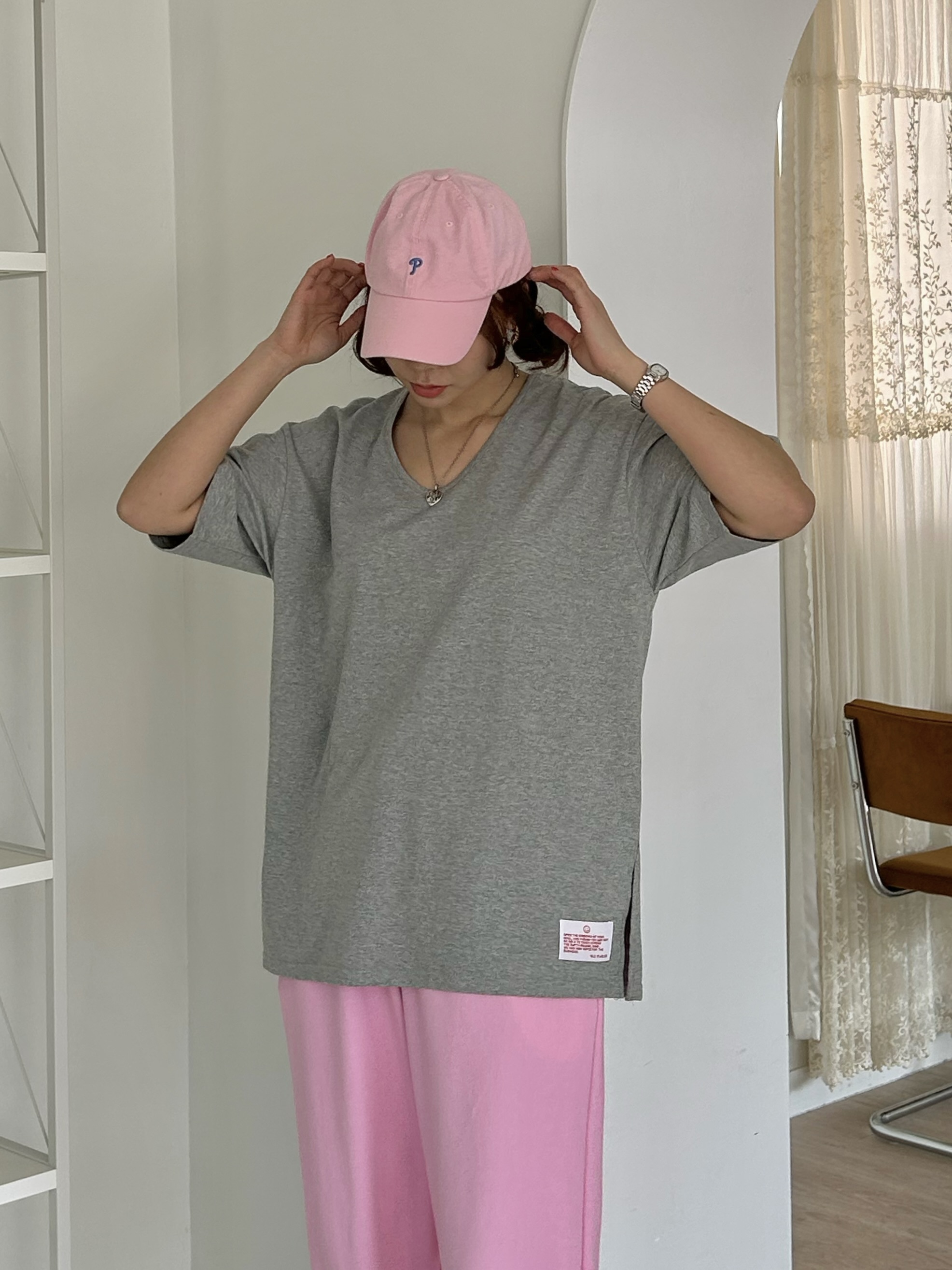 レッドレタリングパッチUネック半袖Tシャツ | 詳細画像4