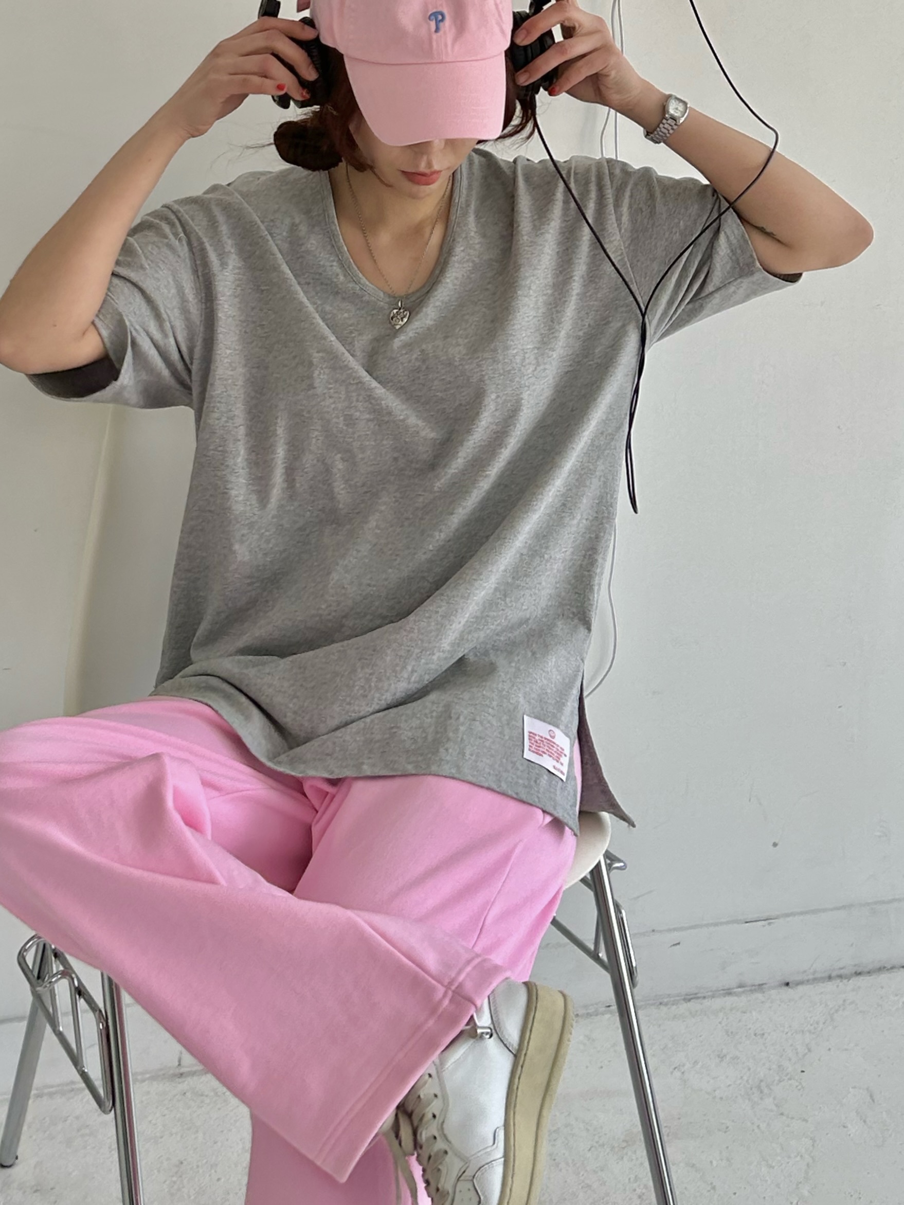 レッドレタリングパッチUネック半袖Tシャツ | 詳細画像16