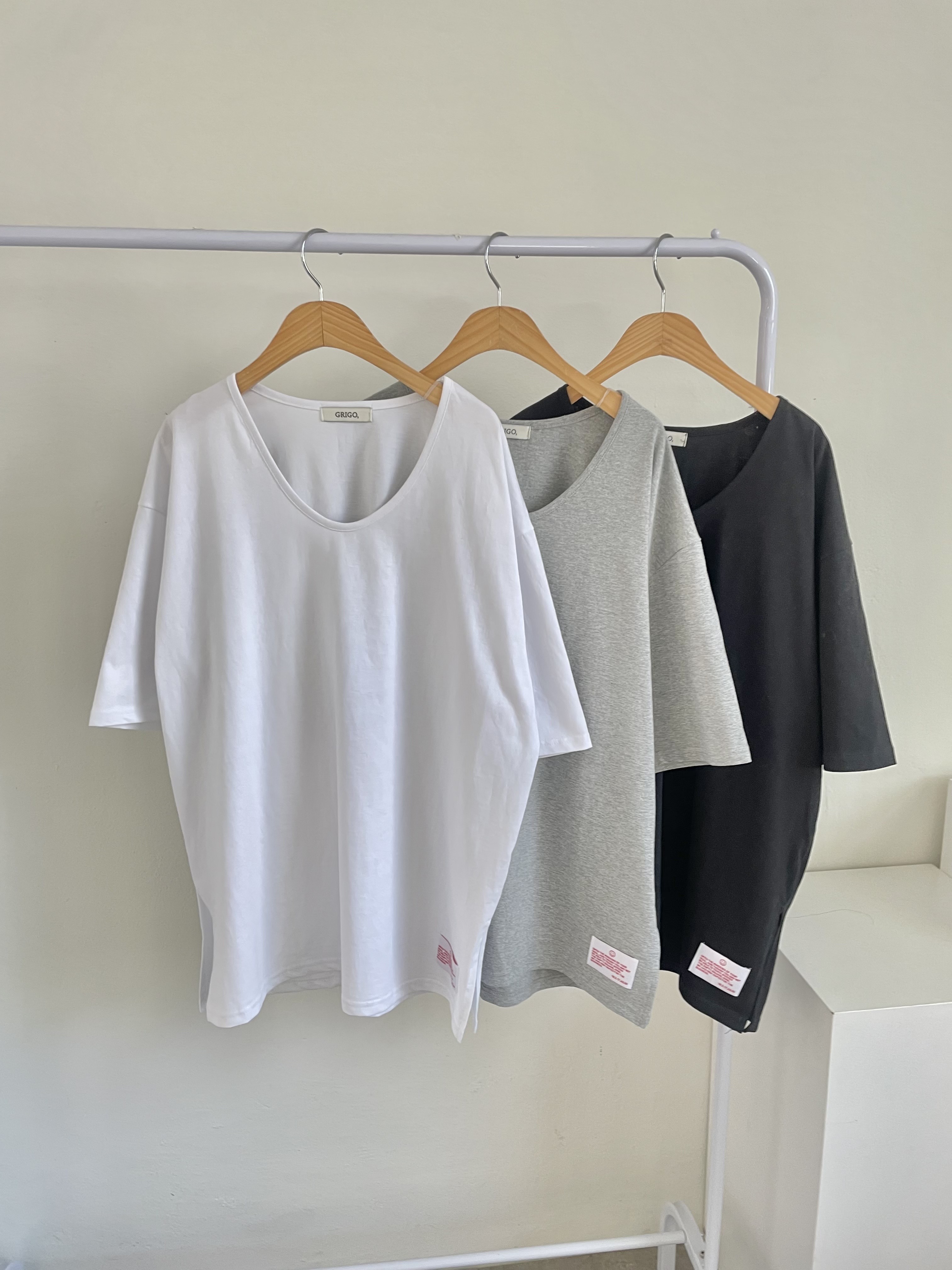 レッドレタリングパッチUネック半袖Tシャツ | 詳細画像21