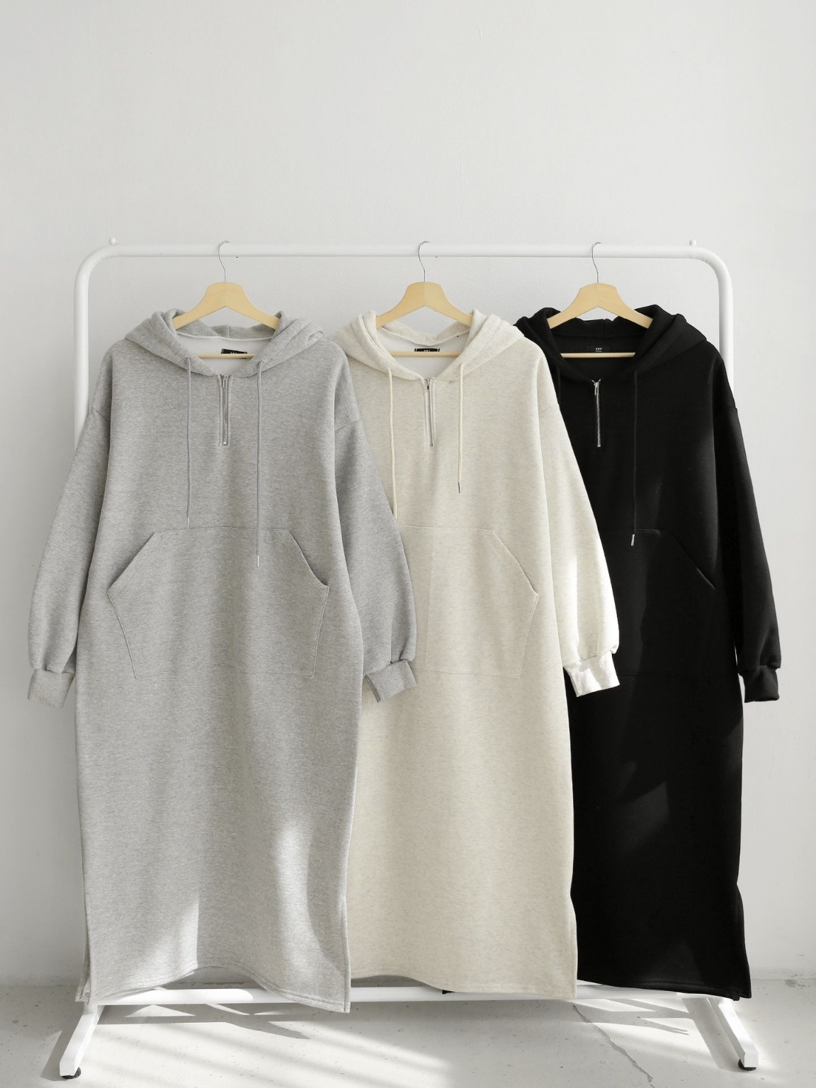 裏起毛ハーフジップマフポケパーカーワンピース | レディース