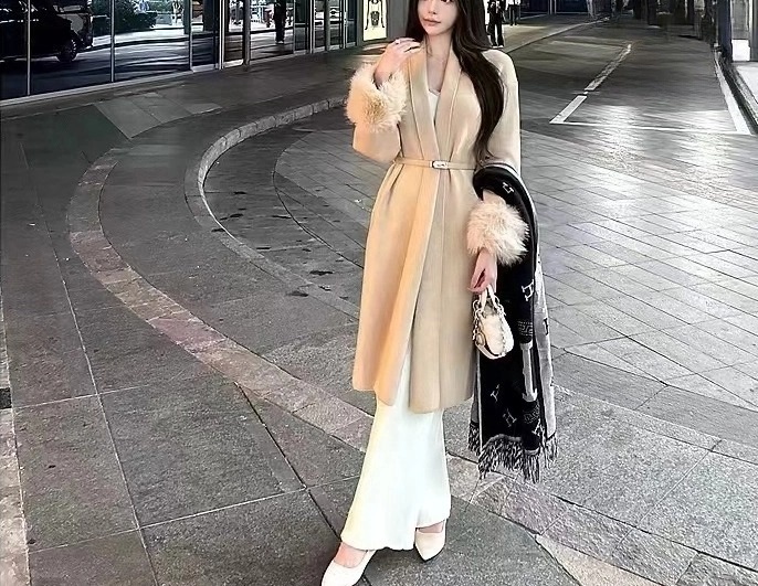 ベルト付ウール混エコファーカフスガウンコート | レディース