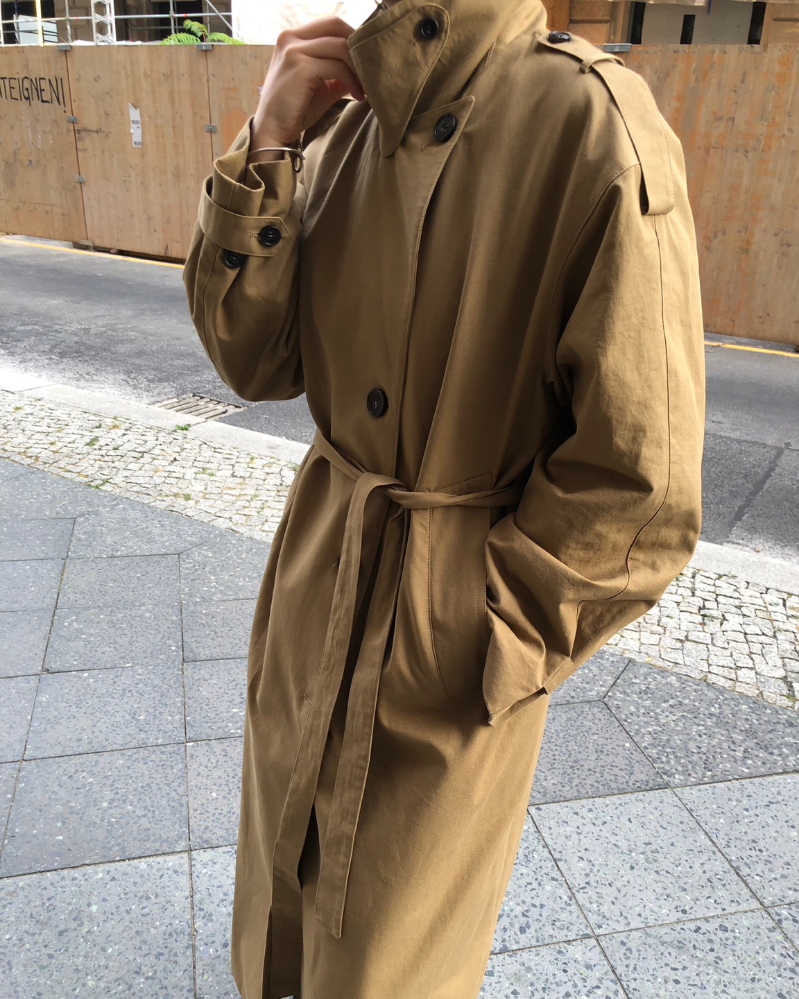 コート エポレット と は ベルト付エポレットロングトレンチコート