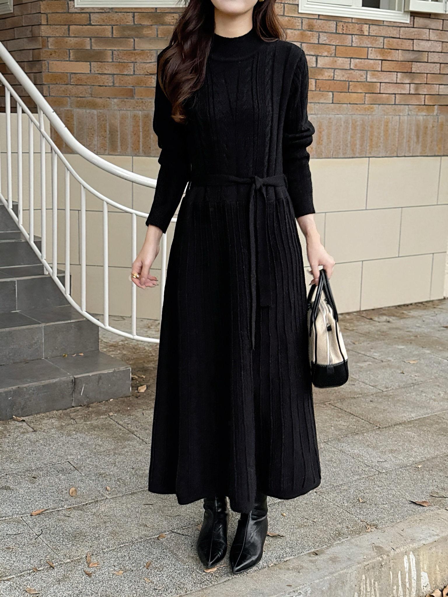 ストラップ付ハイネックケーブルニットワンピース | レディース